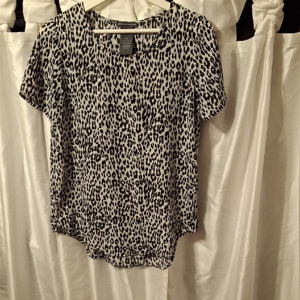 Chelsea & Theodore Black and White Animal Print Top Small